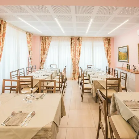 Отель Rosa 4*