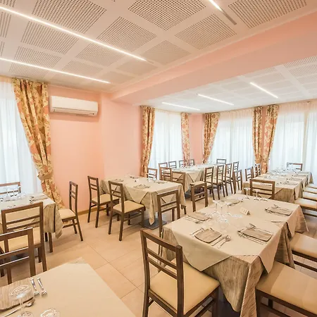 Отель Rosa 4*