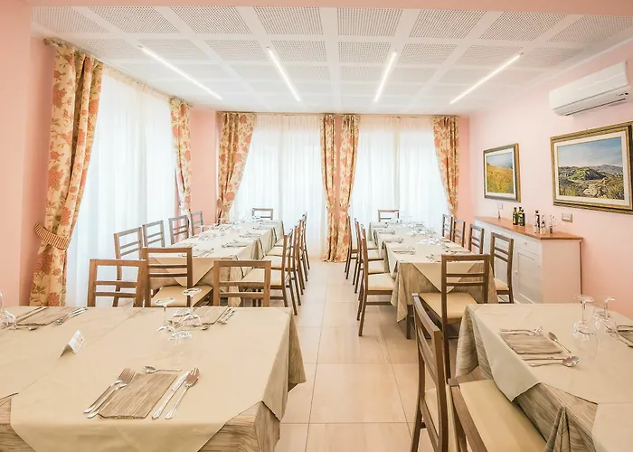 Ξενοδοχείο Rosa 4*